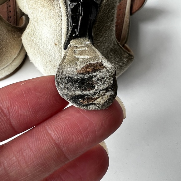 ALAÏA Leather Scalloped Accent Gladiator Sandals in Cream SZ 8 - Picture 9 of 11